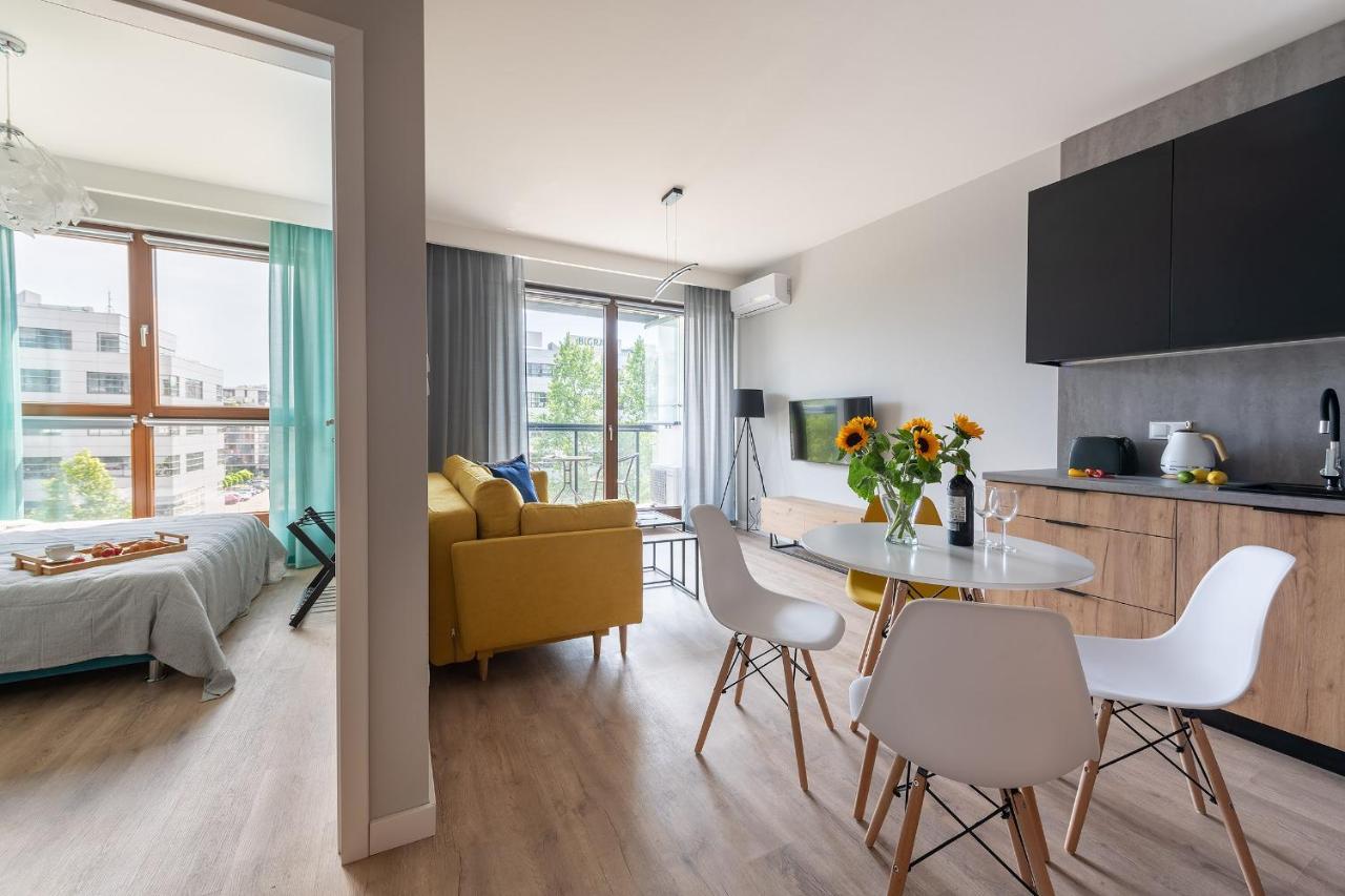 Airport Okecie Cybernetyki Apartments Varsó Kültér fotó