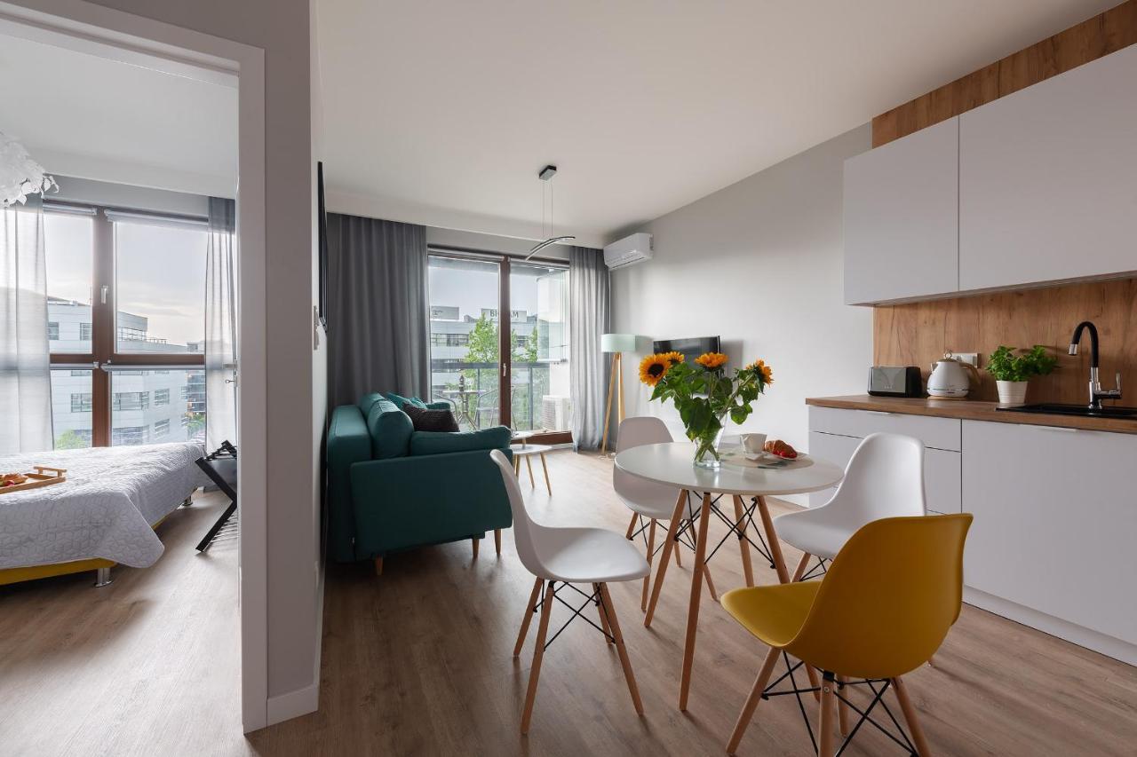 Airport Okecie Cybernetyki Apartments Varsó Kültér fotó