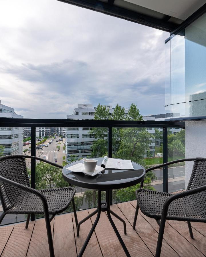 Airport Okecie Cybernetyki Apartments Varsó Kültér fotó