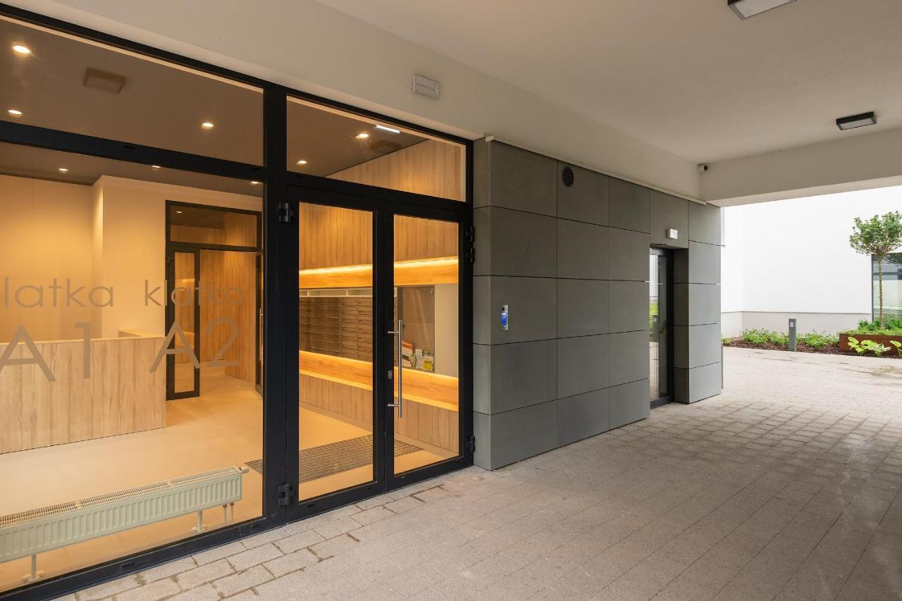 Airport Okecie Cybernetyki Apartments Varsó Kültér fotó